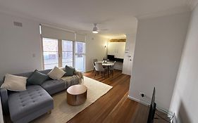 Peaceful Randwick Apt With Parking